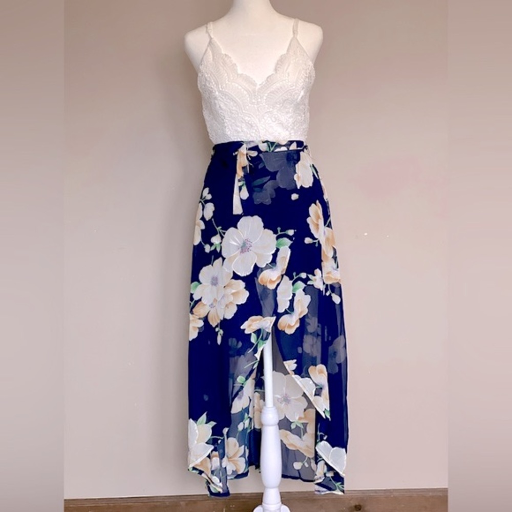 Spaghetti strap dress. White top/blue floral skirt. Size 8/10. NEW WITHOUT TAGS